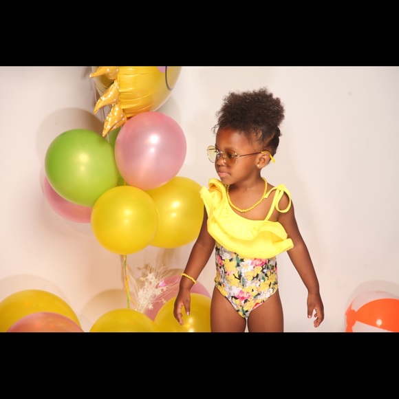 Meet your Posher, Airie - Picture 4 of 5